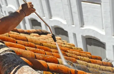 Nettoyage de toitures - Royère de Vassivière